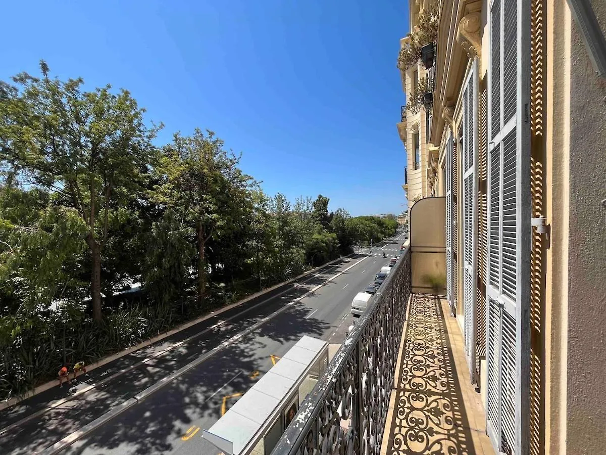 Beautiful Studio With Parking Place Massena Nice France
