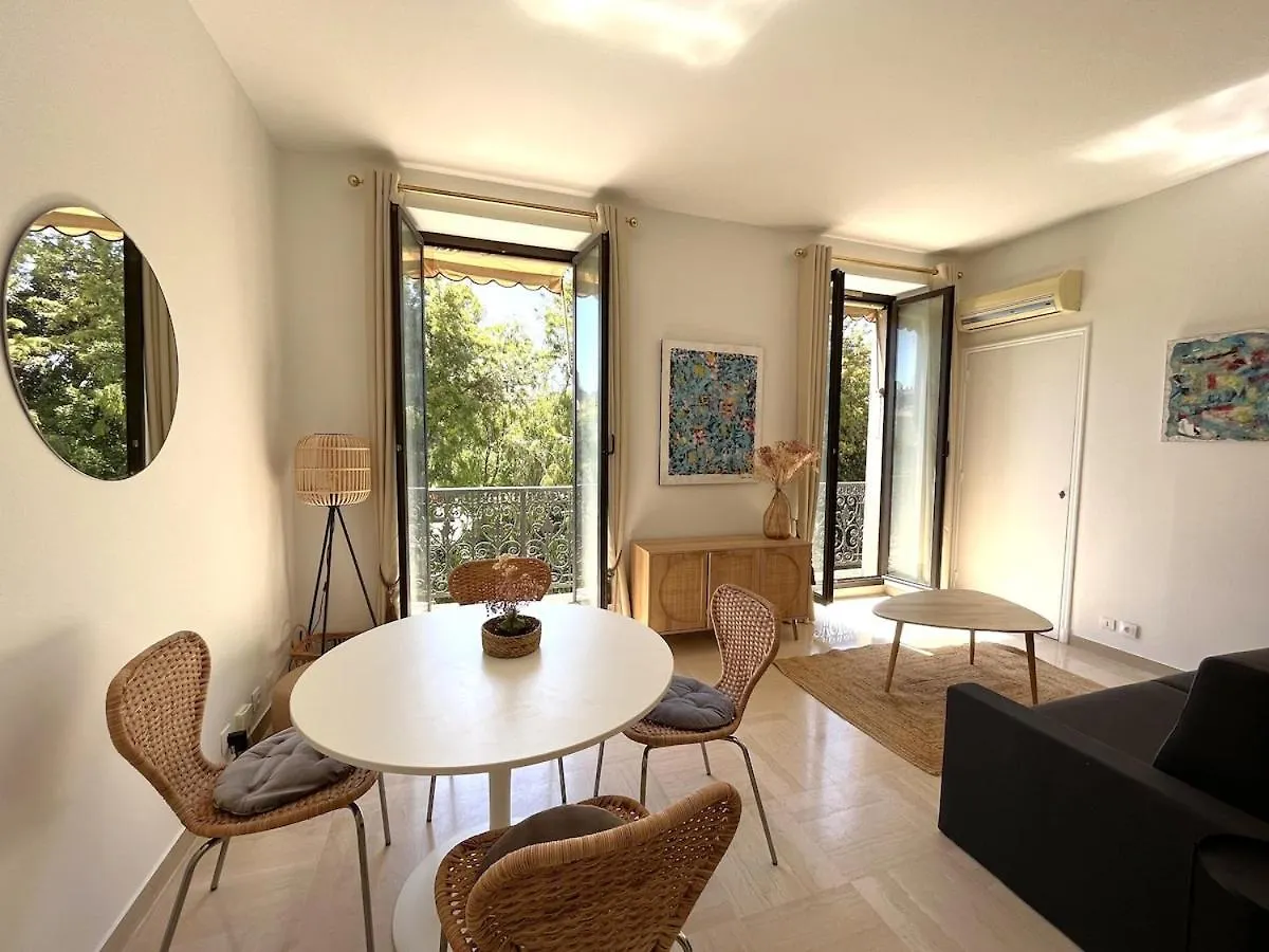Beautiful Studio With Parking Place Massena Nice